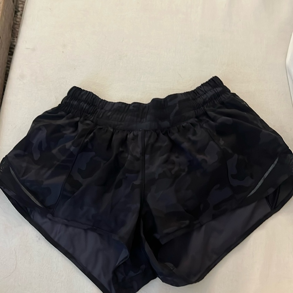 Black Camo Lululemon Hotty Hot Shorts 2.5”